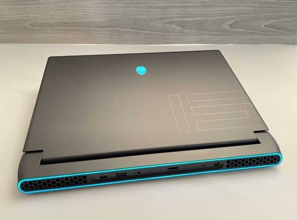 Laptop gaming Alienware M15 | Ryzen R9 5900HX | RTX 3070 8GB | 240hz