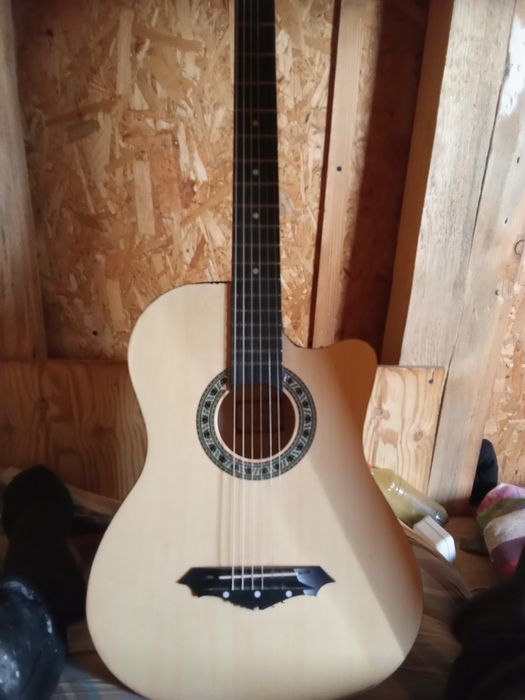 Гитара 6ти струнная