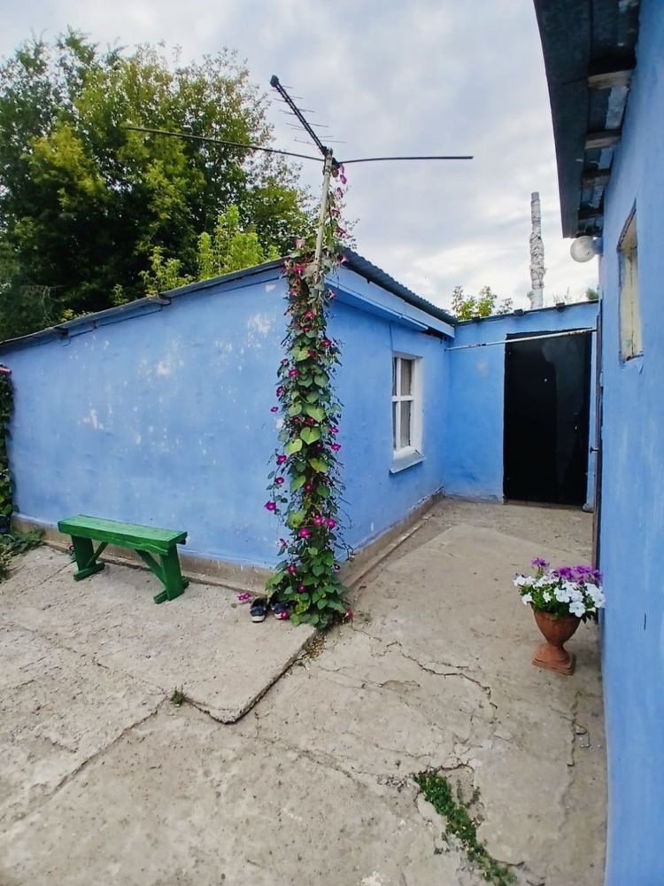 Продам два дома в одном дворе.