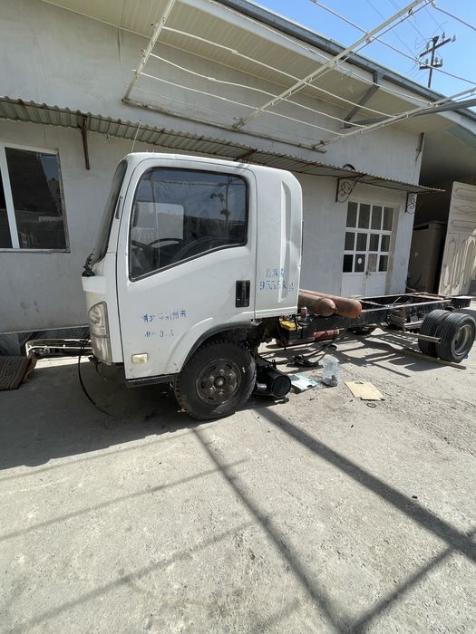 Isuzi avtobusga kabinka qoyib beramiz