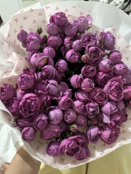 Букет цветов кустовые розы