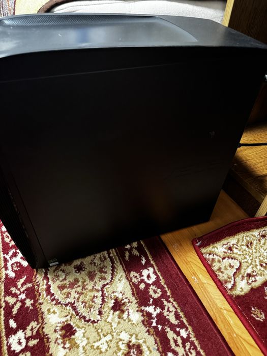 Vand laptop + pc , monitor , tastatura
