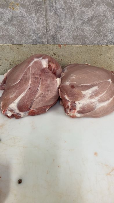 Свинско трупно месо и Пърлена свинска кожа от български прасета