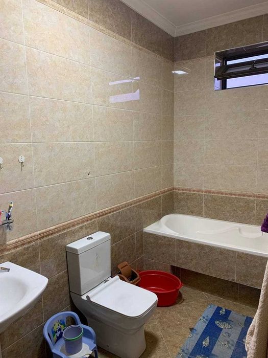 Дом вдоль дороги