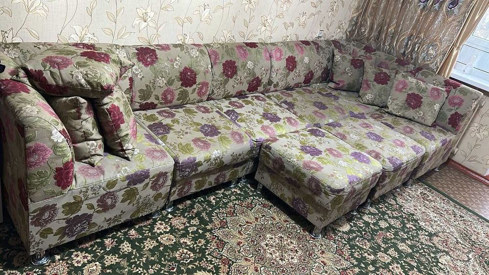 Продается диван в нормальном состояний