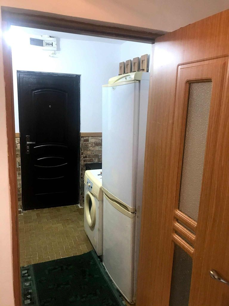 Închiriez  garsoniera