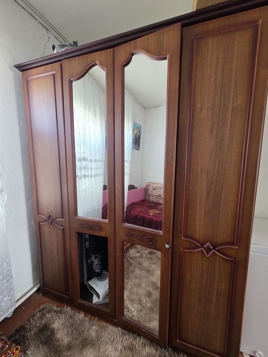 Продам диван спальники и шкаф в хорошем состоянии