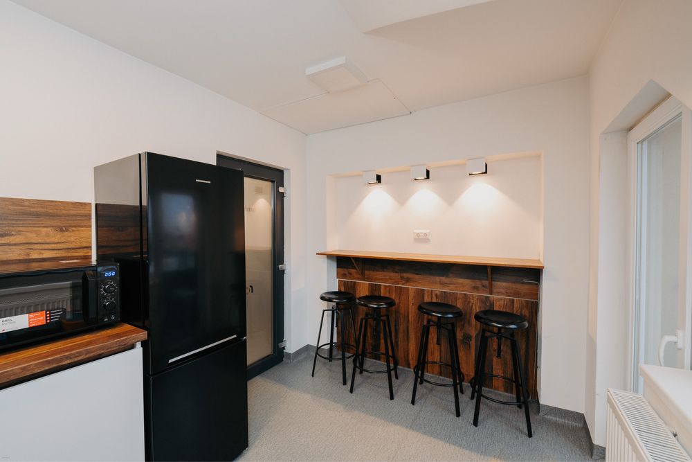 De vanzare spatiu comercial - birouri - depozit - Cristesti E60