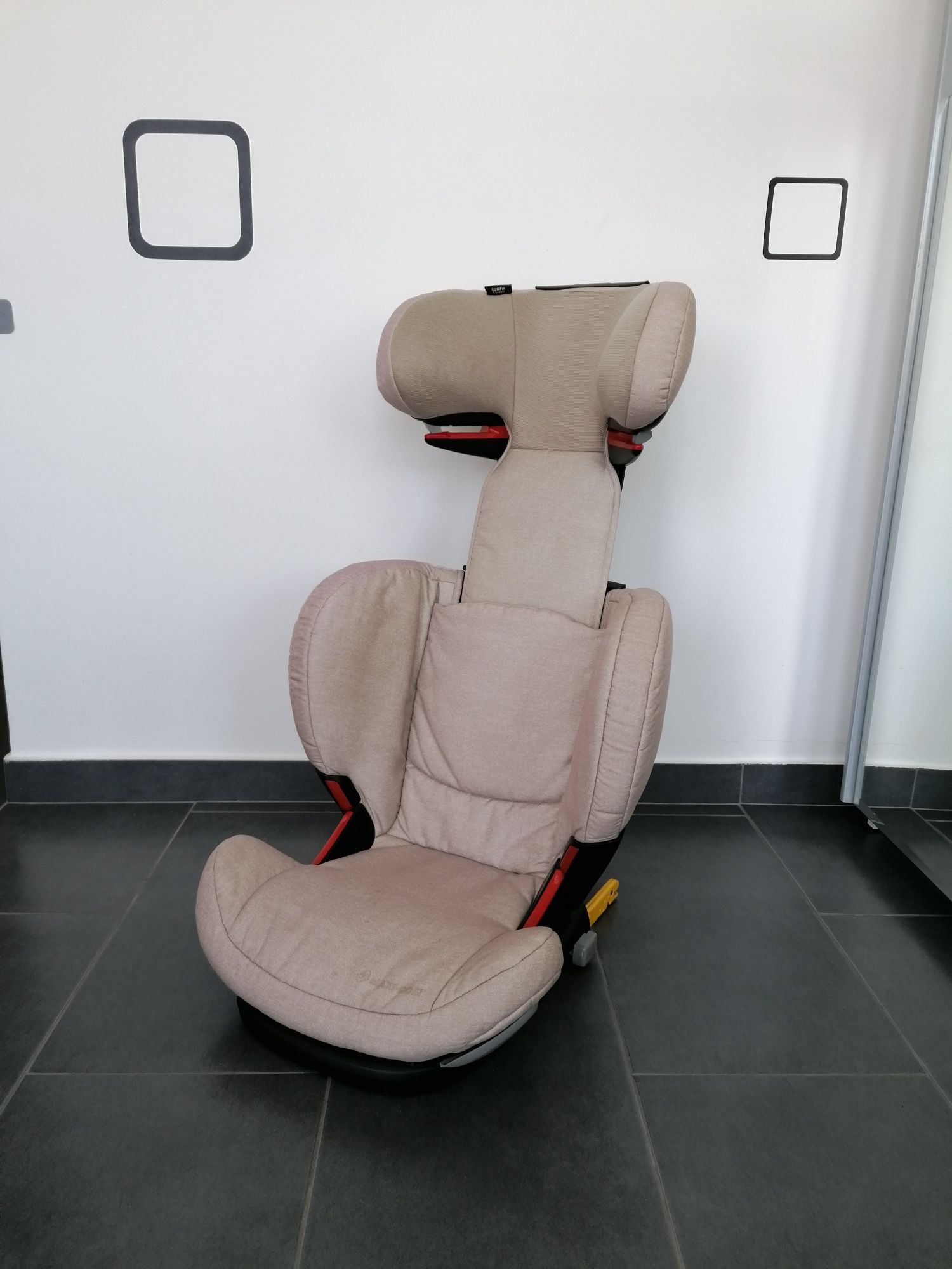 Scaun auto Maxi Cosi Rodifix cu isofix pentru copii între 15 și 36 kg