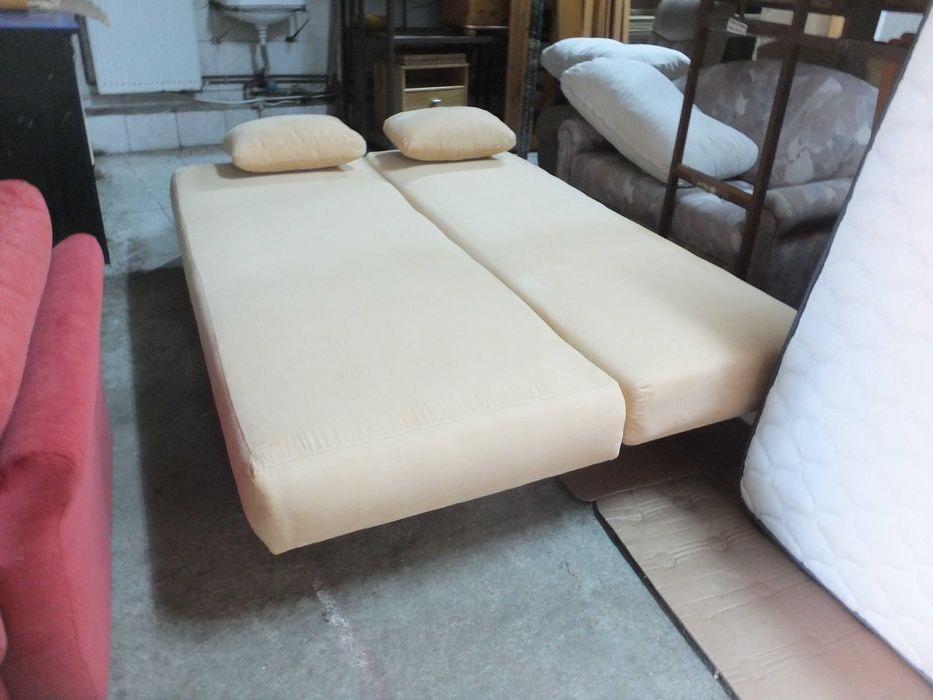 Canapea extensibila frumoasa crem 140x200 cu lada de depozitare+perne