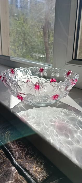 Хрустальные изделия в ассортименте.