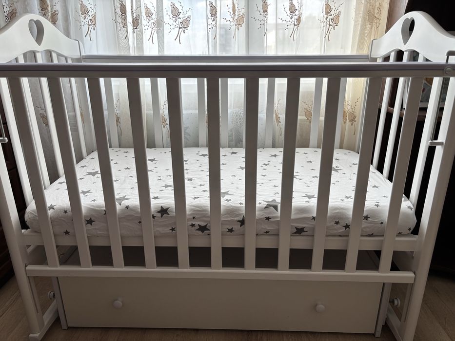 Продам детскую кроватку с матрасом