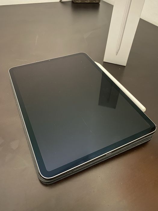 iPad Pro 11 256GB + Magic Keyboard + Apple Pencil 2nd Gen