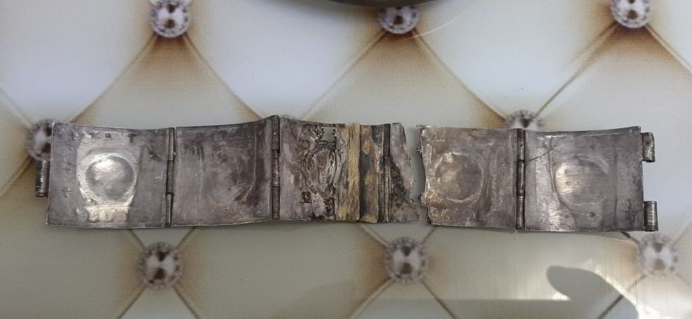 Продават се всичко на куп"стари пафти и ребърни бижута 2.50лв за 1 гра