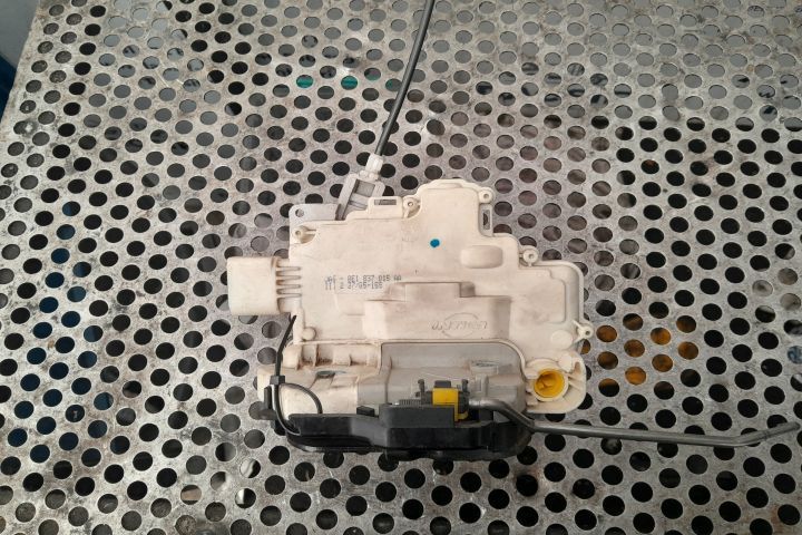 Broasca usa fata stanga 8E1837015AA Audi A4 B7 [2004 - 2008] Avant wa