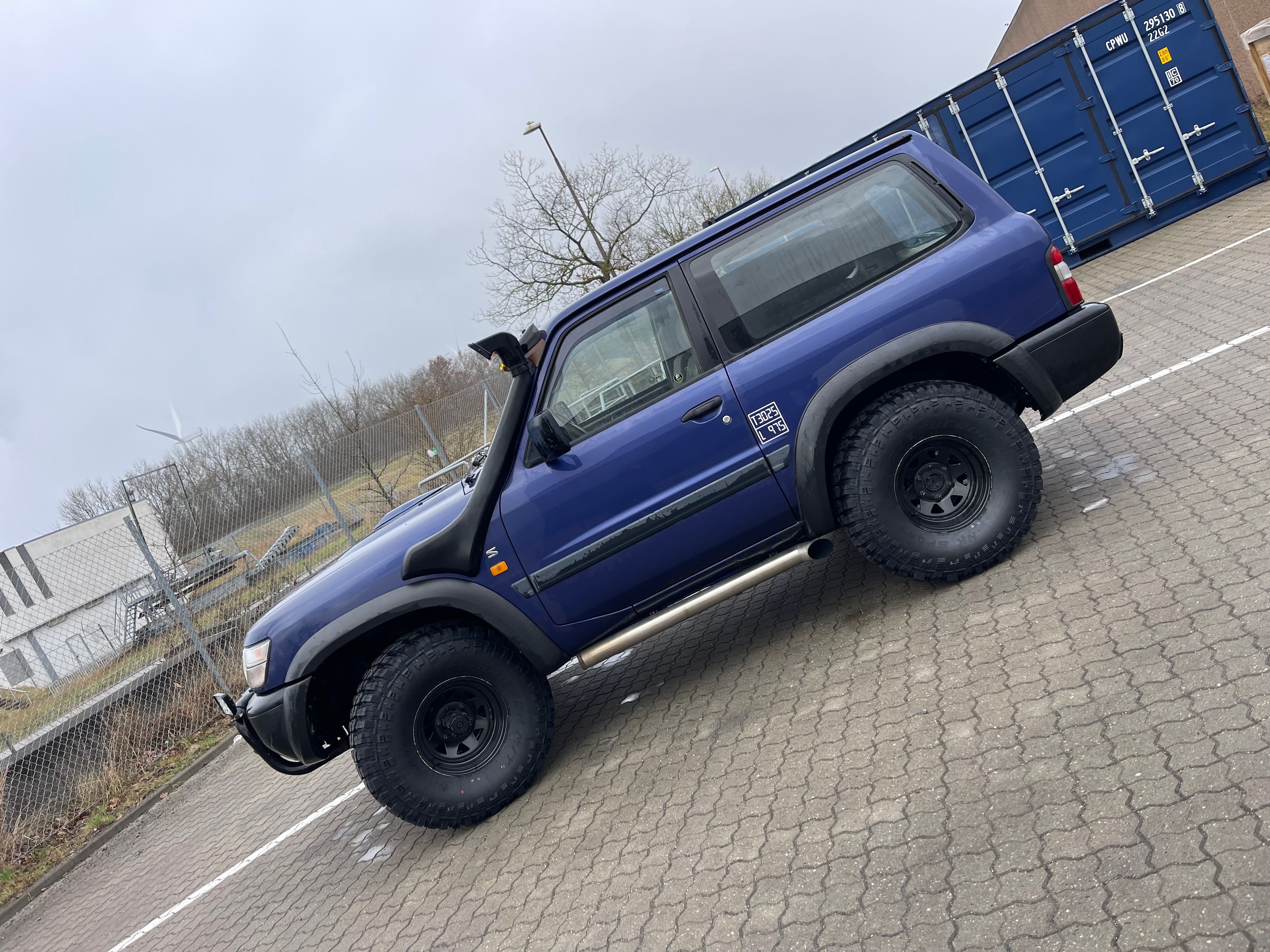 Nissan Patrol SUV (Y61) 1999