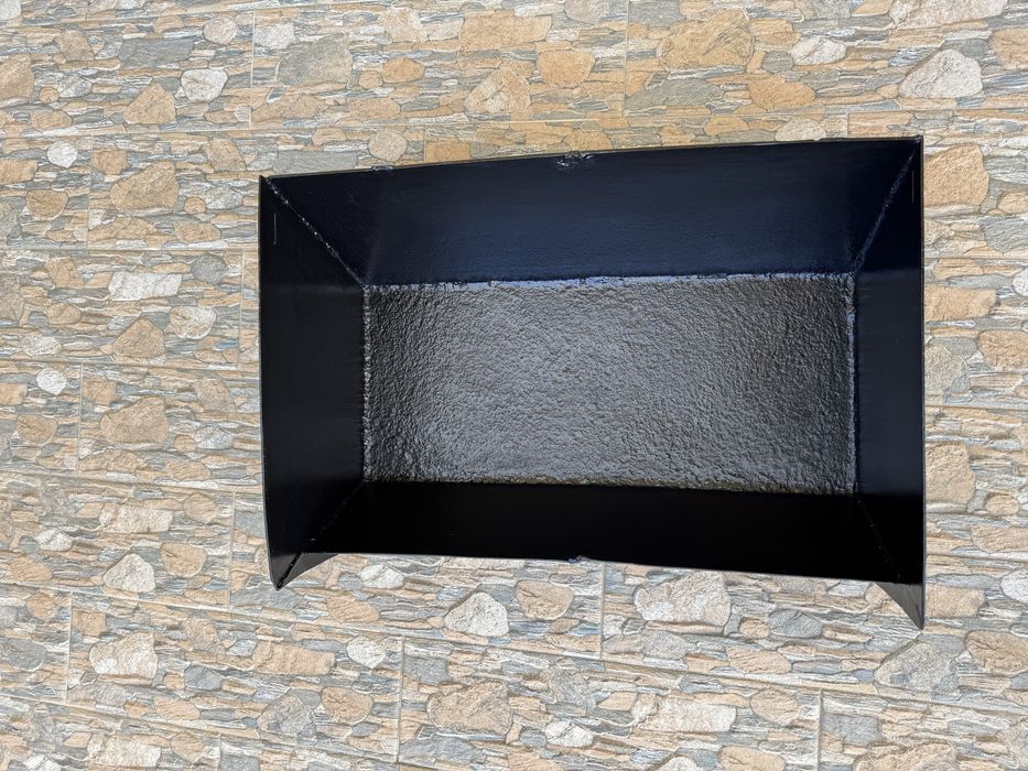 Vând troaca din fier pentru porc (Am 2 buc)