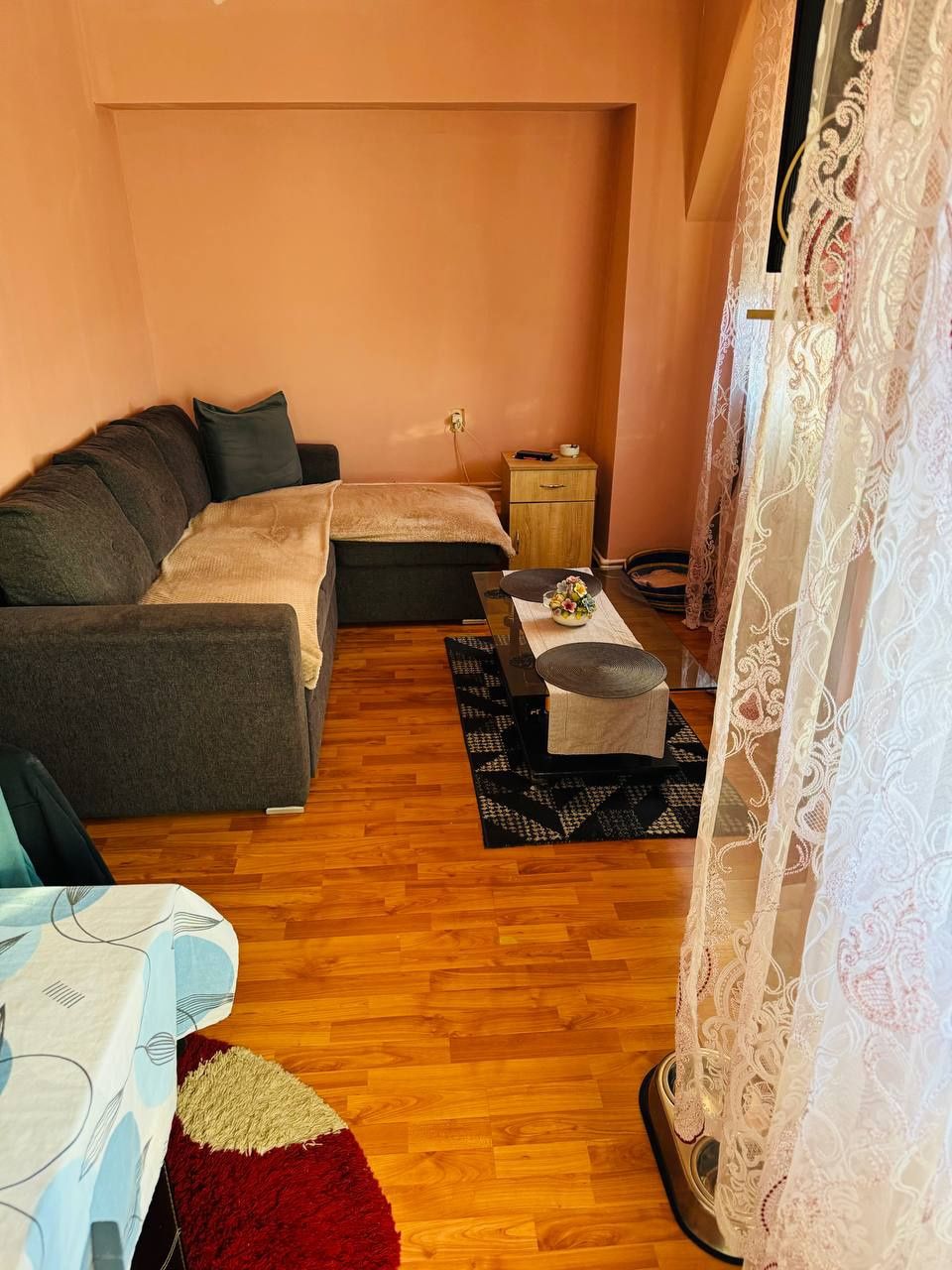 Apartament cu nivel 3 camere/ 70 mp