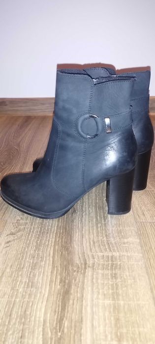 Ghete din piele, cu toc