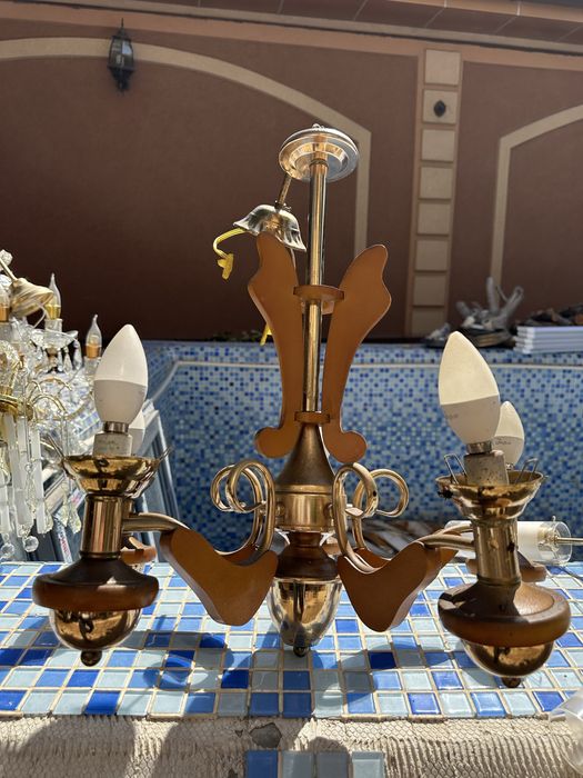 Lyustralar har xil turdagi