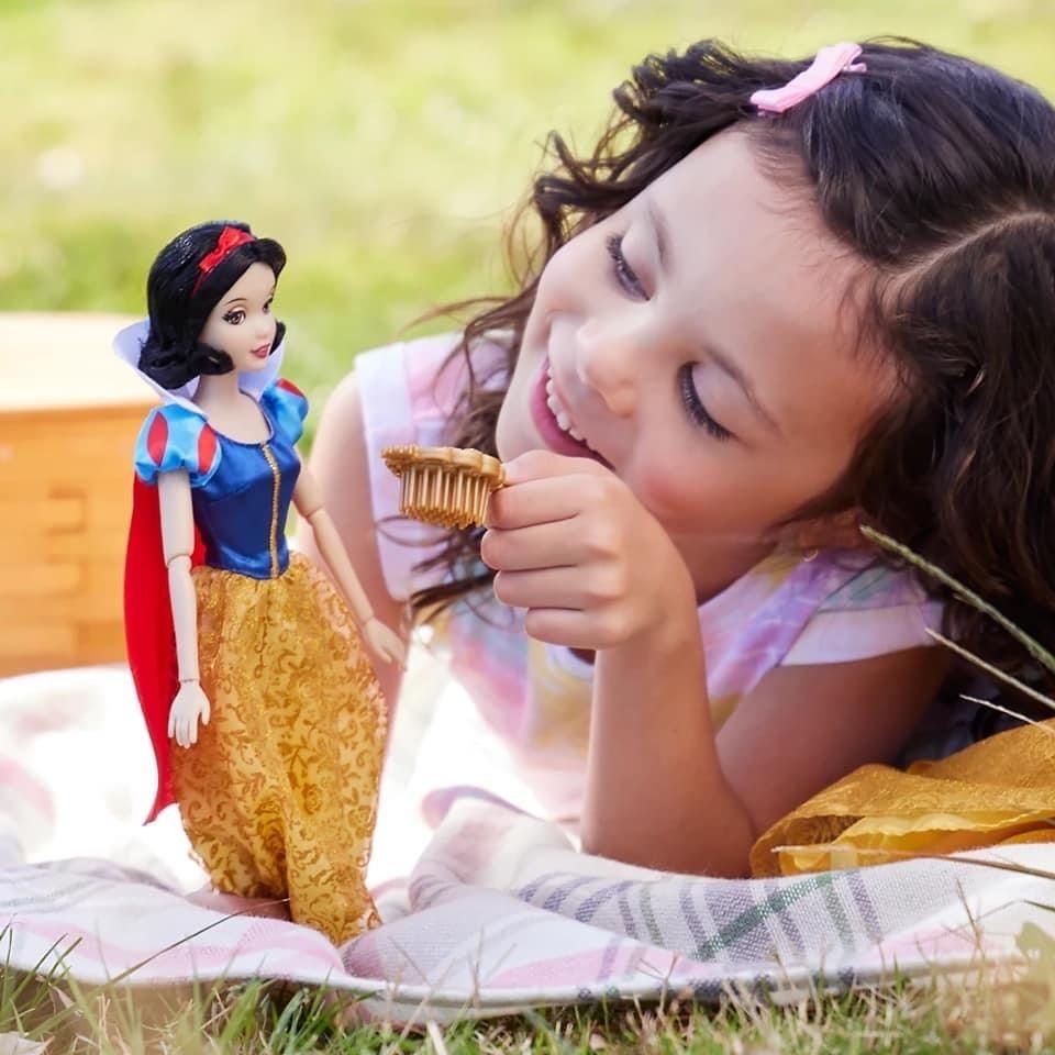 Прекрасна оригинална Disney кукла Снежанка