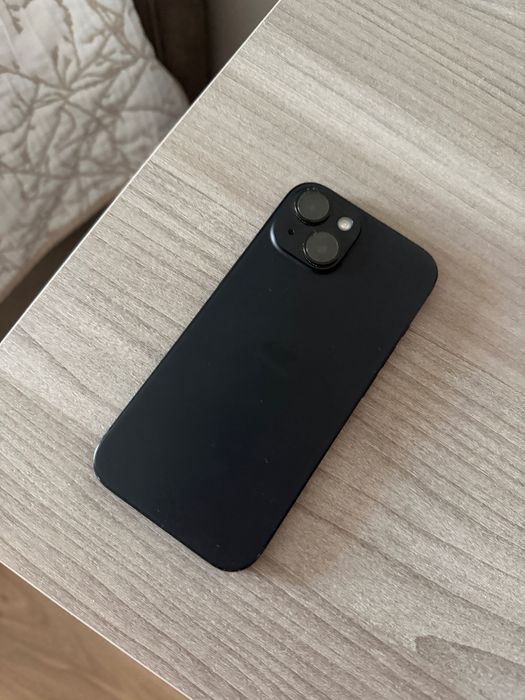 iPhone 15 - пукнато стъкло