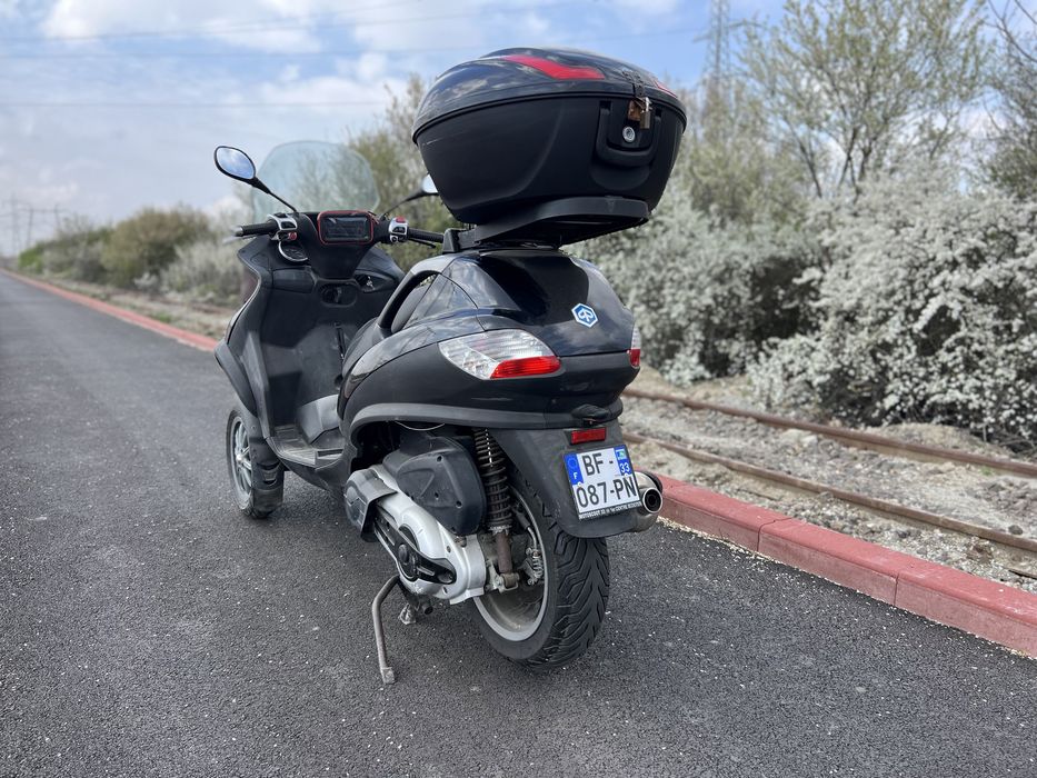 Scuter Triciclu Piaggio MP3 400 + Bonus