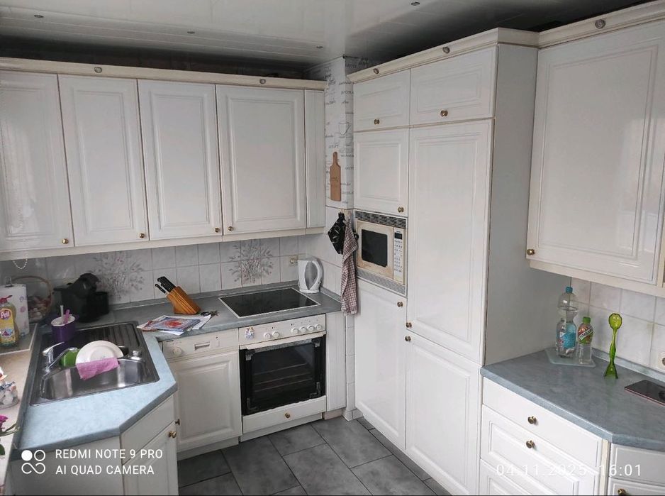 Кухня с всички уреди