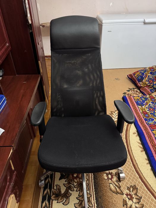 Offisniy kreslo sotiladi