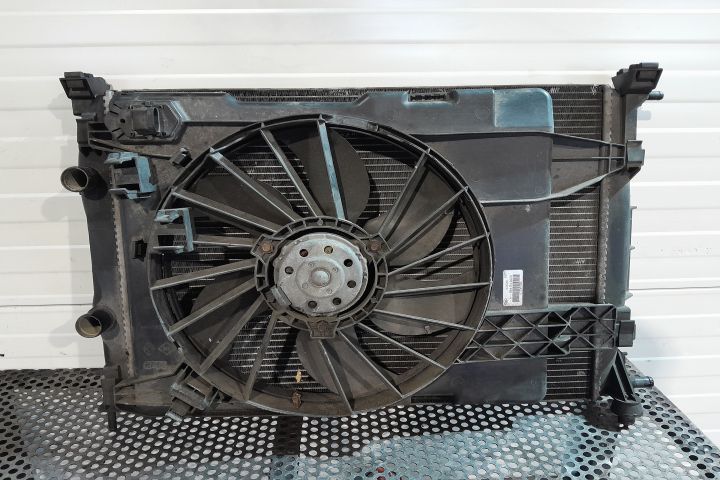 Radiator apa racire motor SET 8200357536  / 876963Q  / 8200151465 Ren