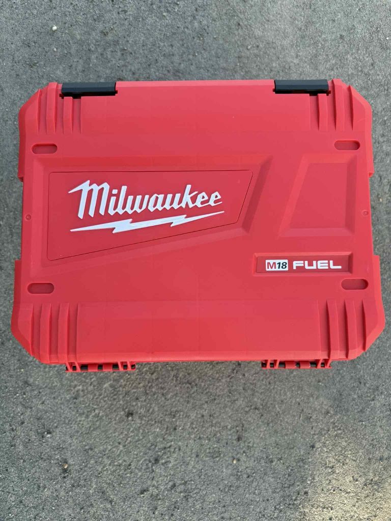 Продавам нов комплект Milwaukee m18 fuel