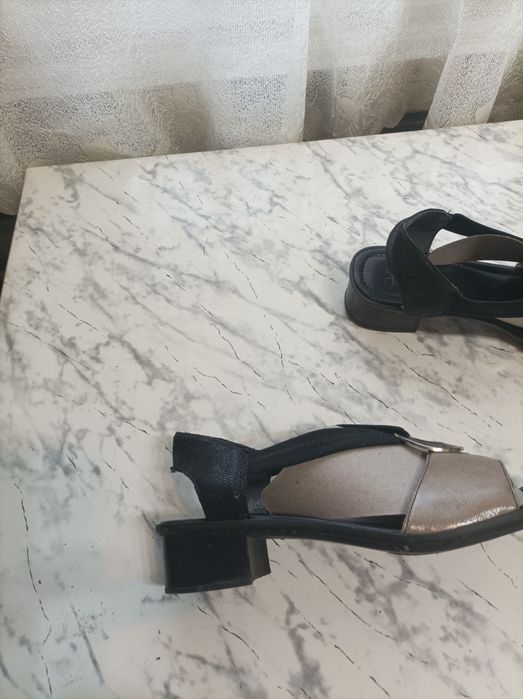 Сандали от естествена кожа Riekir и Caprice