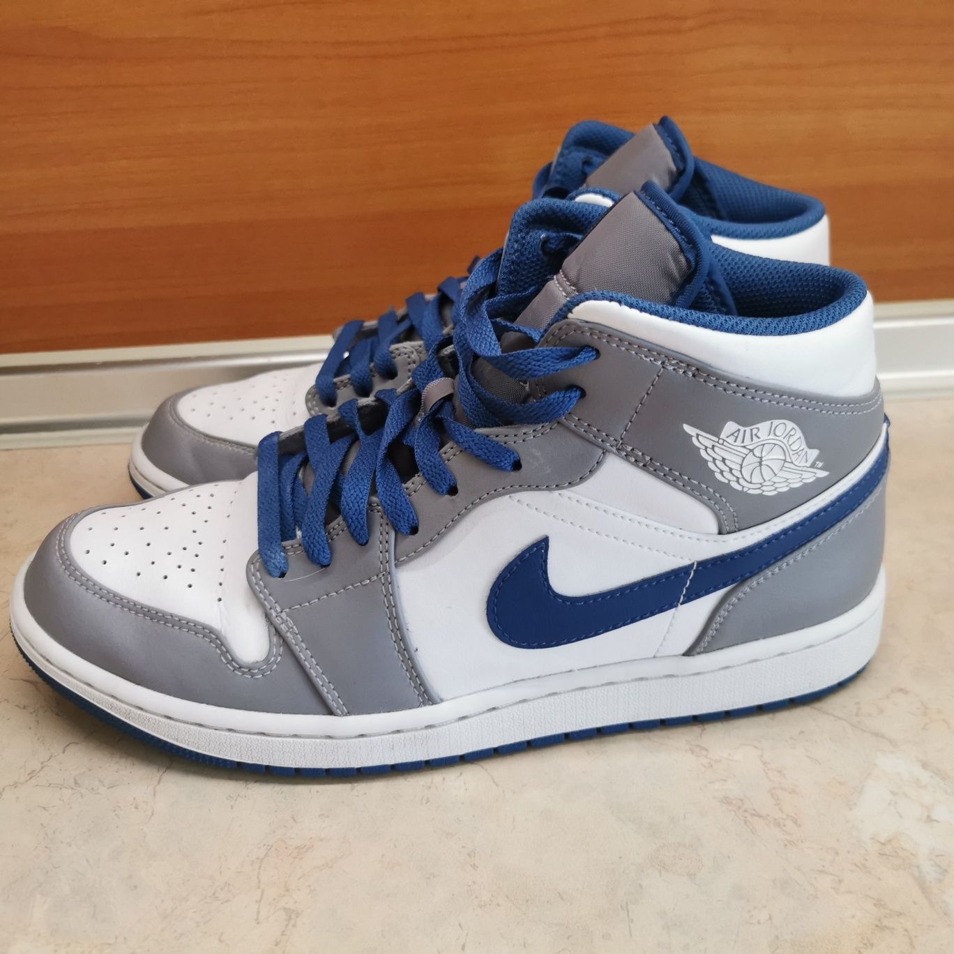 ОРИГИНАЛНИ Air Jordan 1 Mid True Blue 44