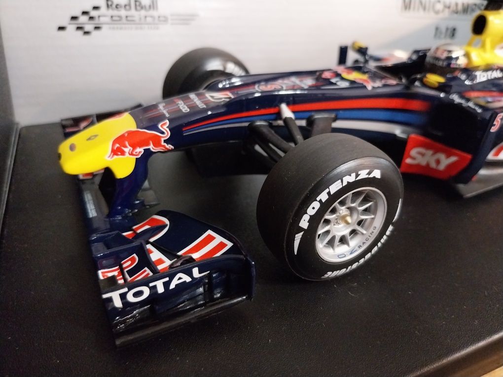 Rad Bull Racing Renault RB6 Minichamps 1:18(1:18)