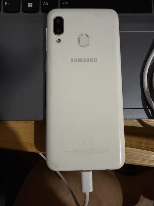 Продавам Samsung galaxy a20e