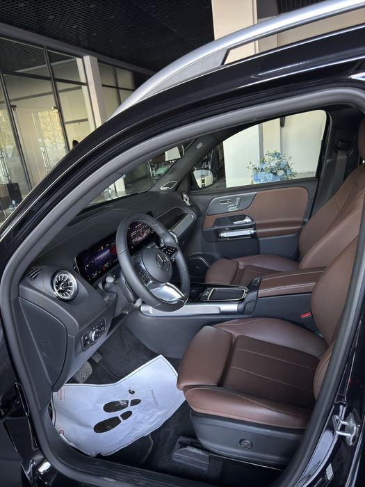 Mercedes-Benz  Eqb  260