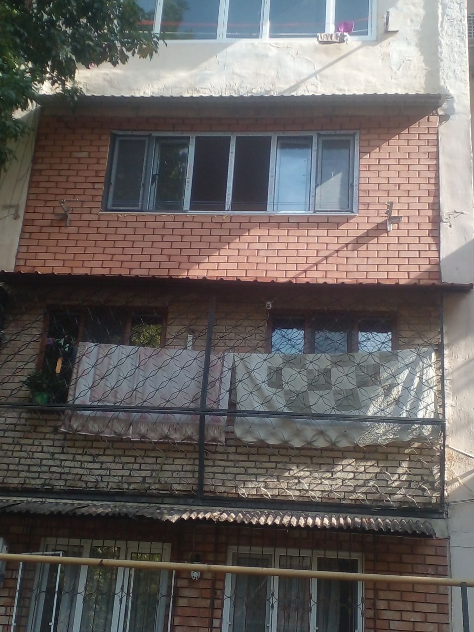 Кладка кирпича  балконов балкона гишт терамиз.