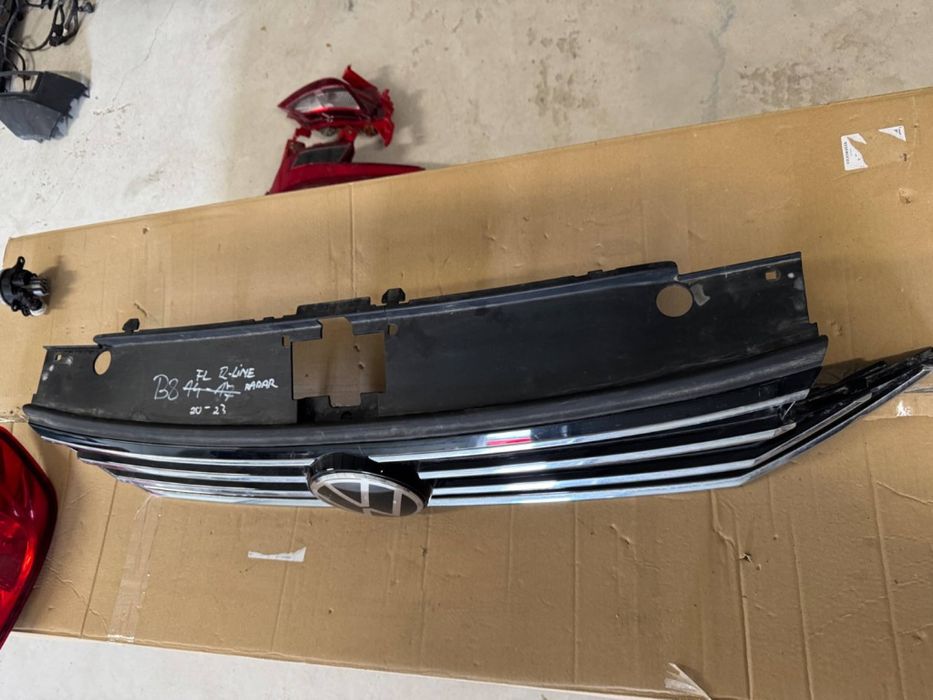 Grila radiator Volkswagen Passat B8 R-Line Facelift Distronic