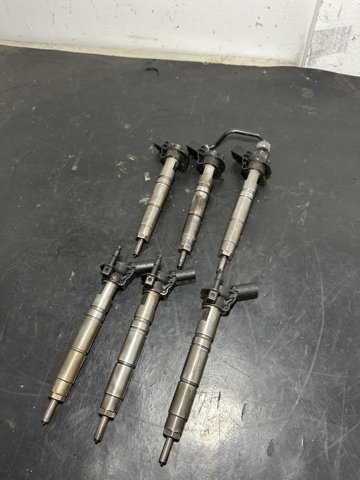 Injector injectoare Mercedes sprinter W906 3.0 CDI V6 Sprinter 318 Cdi