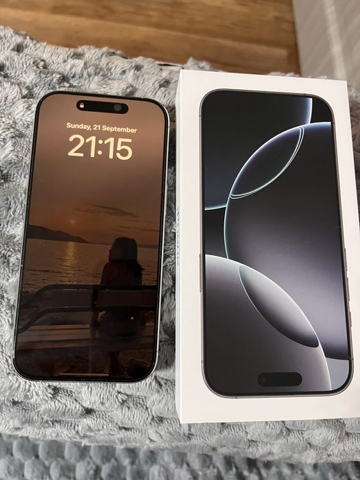 Iphone 16 Pro  alb, inca in garantie