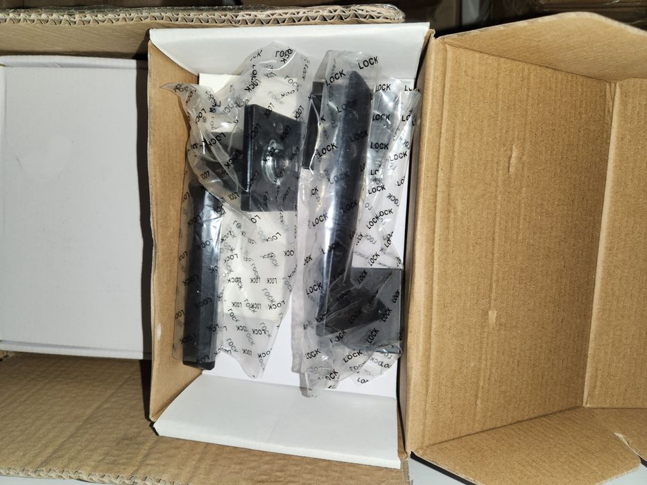 Ușă din lemn stratificat cu toc extensibil