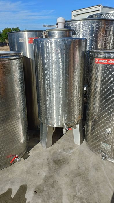 Cisterne butoaie pentru vin