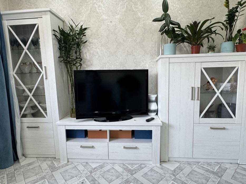 Продам горку белую красивую