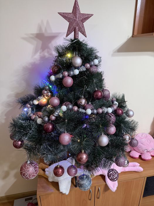 Ёлка новогодняя с украшениями