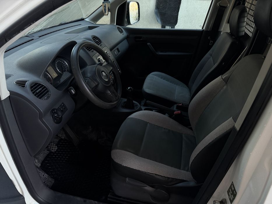 VW Caddy Facelift 1.6 TDI 102cp (istoric service reprezentanta)
