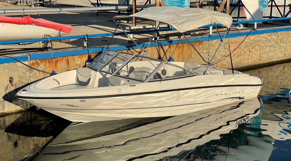 Моторна яхта Bayliner 175 Bowrider