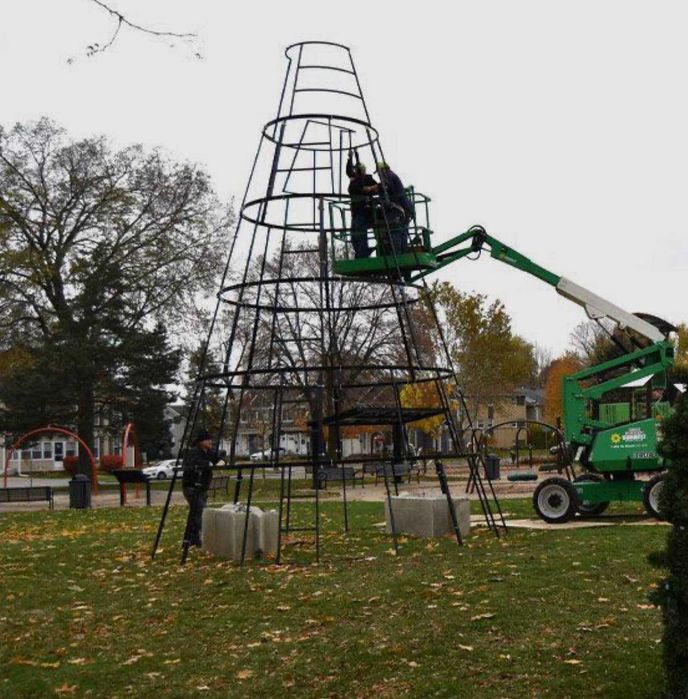 Установка новогодних ёлок || Yangi yil archasini o'rnatish