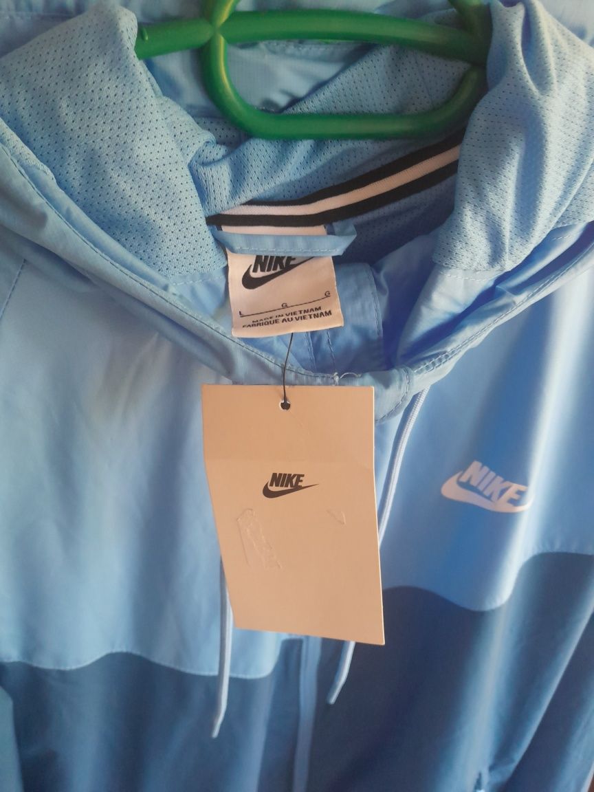 Нов оригинален суитчър NIKE