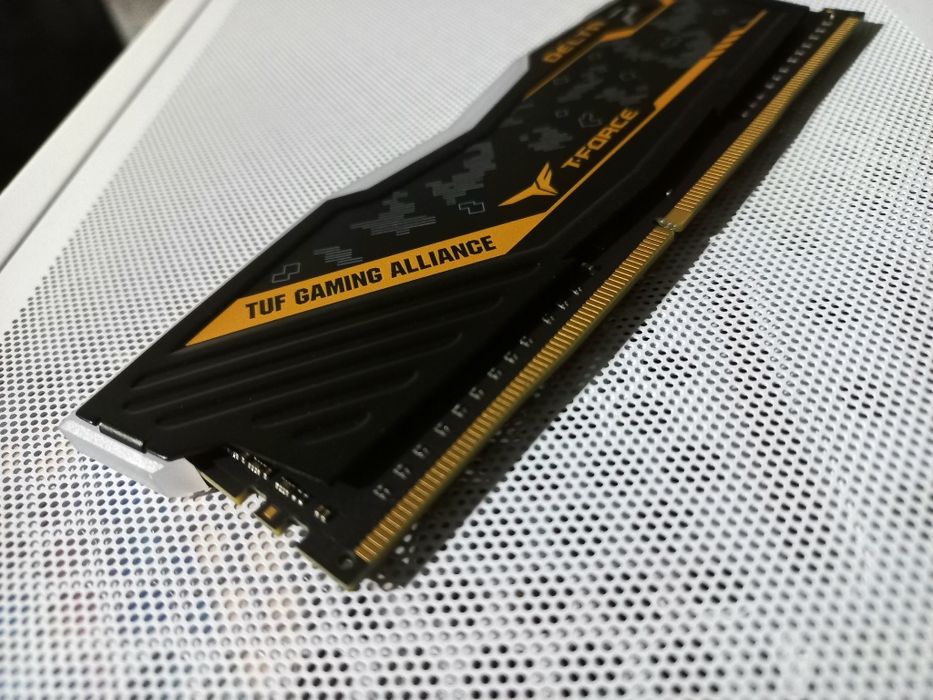 Продам Игровую оперативную память TeamGroup T-FORCE DELTA TUF DDR4!