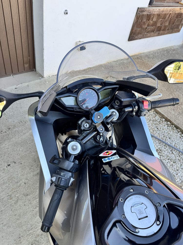 Vand Honda Vfr1200fd dct automata